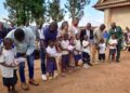 Butembo – Lubero : le Parlement d&rsquo;enfants et COEB distribuent des fournitures scolaires aux déplacés