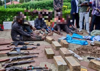 Ituri : présentation de deux groupes de présumés criminels au Gouverneur militaire