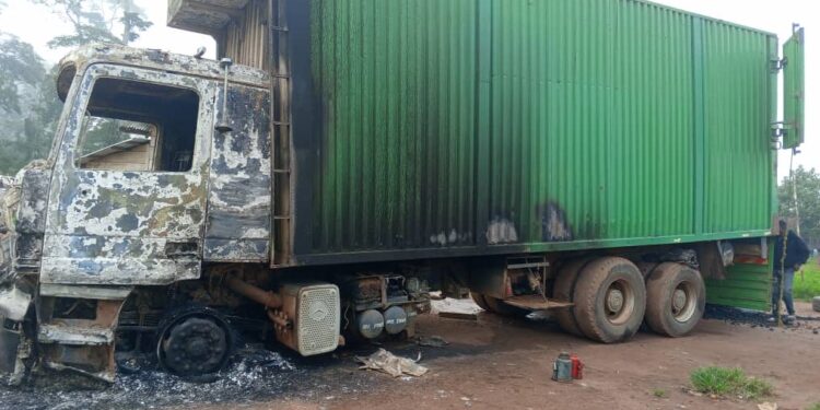 Irumu : un véhicule incendié et un policier tué à Kamagolo après un passage des ADF