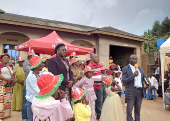 Butembo : Jeannine Katasohire célèbre Noël avec les enfants vivant avec handicap et débilité