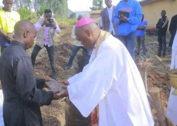 Bunia : pose de la première pierre d&rsquo;une nouvelle salle paroissiale