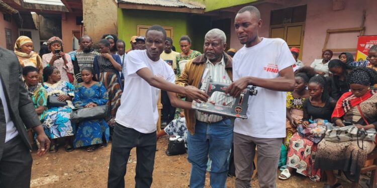 IMG-20260306-WA0061 - Agora Grands-Lacs Butembo : 20 machines à coudre remises aux victimes de l’incendie du 1er mars