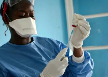 Un mort à Kampala, 80 en Ituri : Ebola franchit la frontière et met la région en alerte