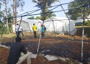 Ebola en RDC : les tentes de prise en charge des malades incendiées à Mongbwalu