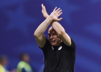 Coupe du Monde : Hossam Hassan alerte sur des injures racistes, l&rsquo;arbitre le sanctionne