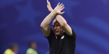 Coupe du Monde : Hossam Hassan alerte sur des injures racistes, l&rsquo;arbitre le sanctionne